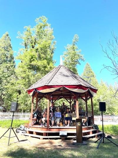 Jug band on outdoor stage