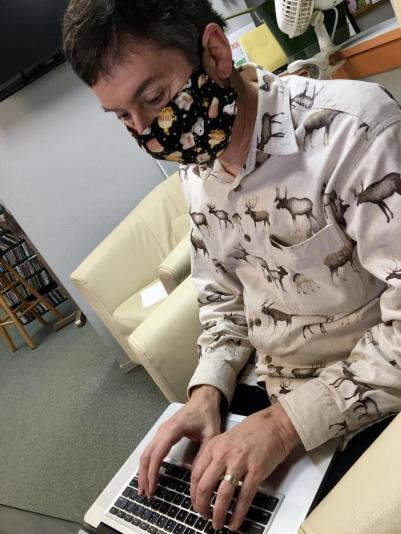 Derrick Bang at work, Nov. 13, 2021