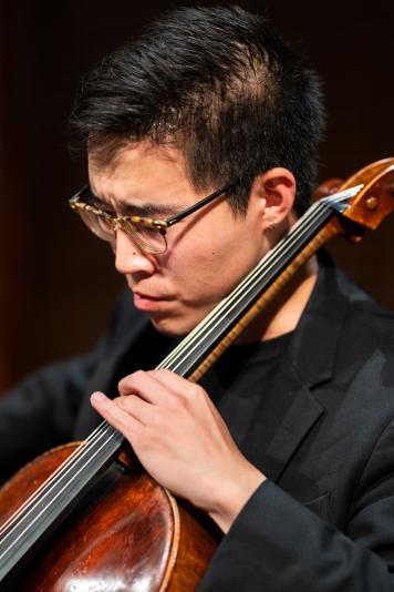 Eunghee Cho, Classical music, KDRT, Listening Lyrics. Pieter Pastoor, Photograph: Chris Kitchen (Used with permission of the Heifetz International Music Institute).