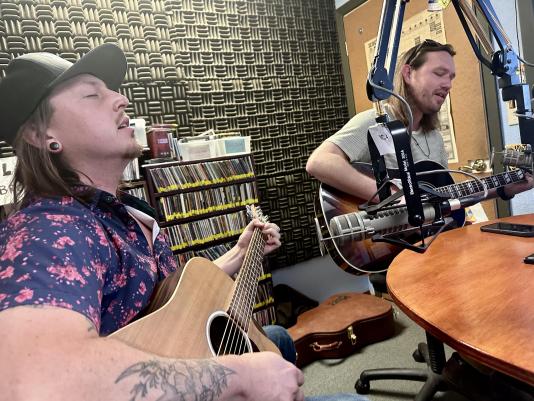 Max Vandyke, Julian Dean, The Big Poppies, KDRT, Pieter Pastoor, Listening Lyrics
