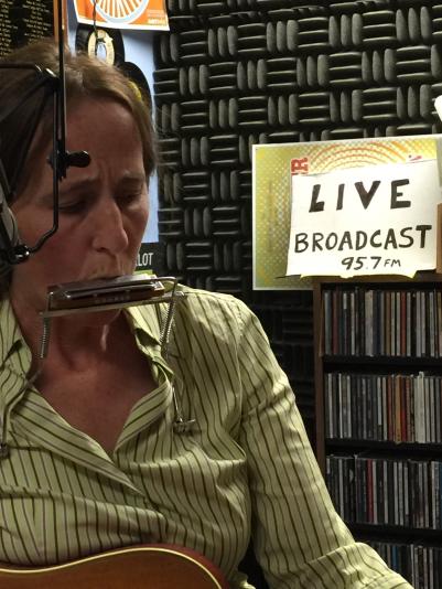 rita Hosking, listening lyrics, KDRT, pieter pastoor, folk, Blue Grass
