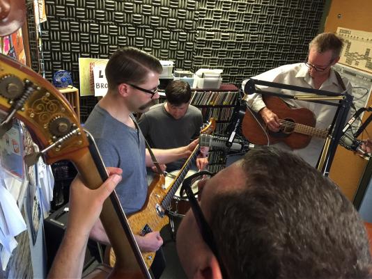 Bottom Dwellers, KDRT, pieter pastoor, Listening Lyrics