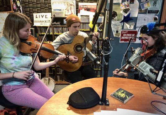 Donut Exchange, live music, community radio, listening lyrics, Bluegrass, folk music, irish music,