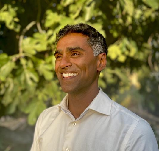bapu Vaitla, Davis city council, Listening Lyrics, Pieter pastoor, music that motivates, 