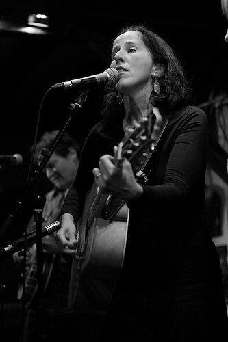 Rita Hosking, listening lyrics, KDRT, pieter pastoor, folk, Blue Grass